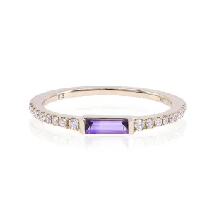 14K YELLOW GOLD BAGUETTE AMETHYST AND DIAMOND RING 0.13CTW