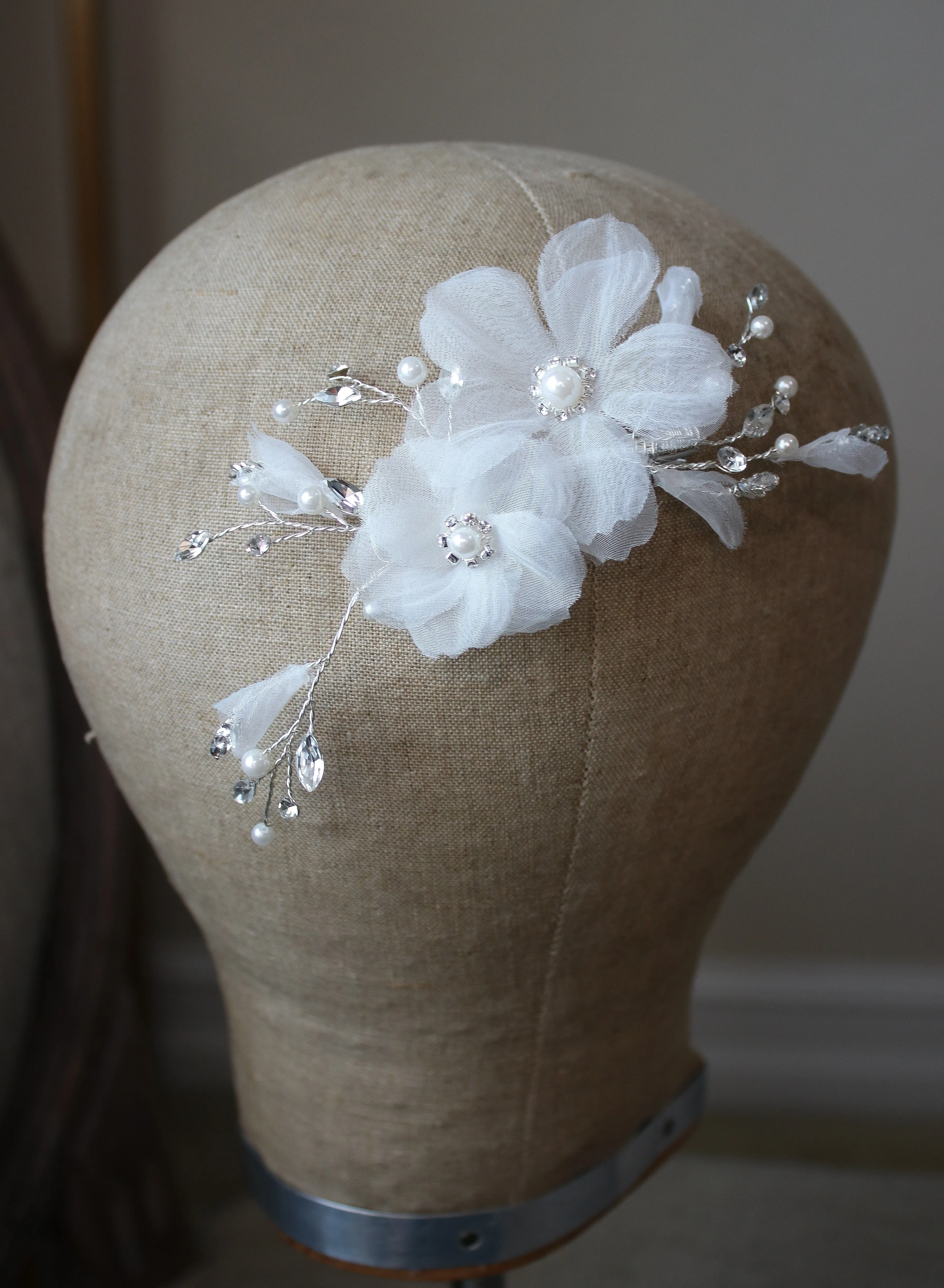 AMANDA Delicate Floral Hairclip Headpiece