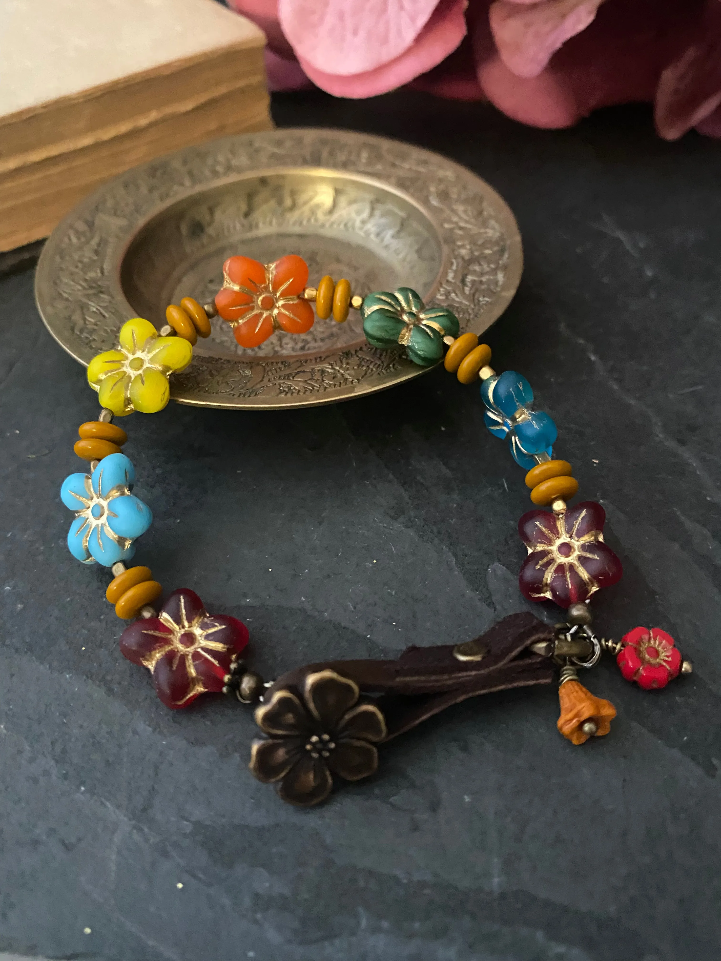 Flower czech glass and bronze metal, leather bracelet.