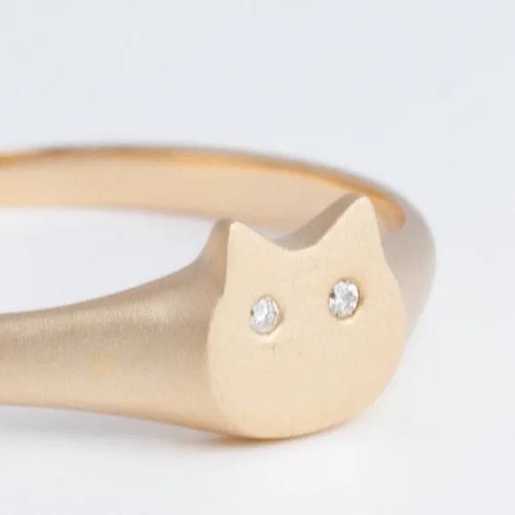 White diamond cat signet ring