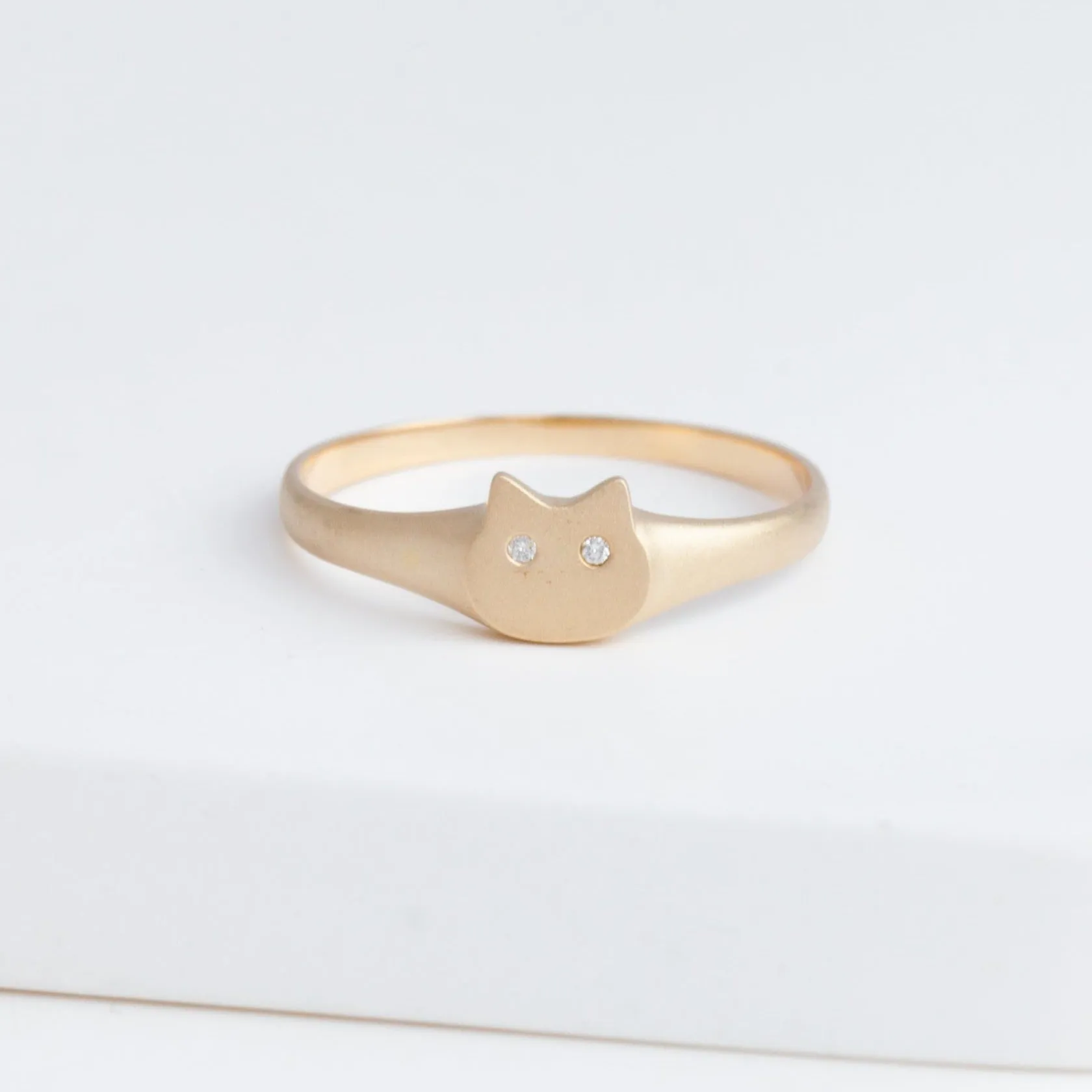 White diamond cat signet ring